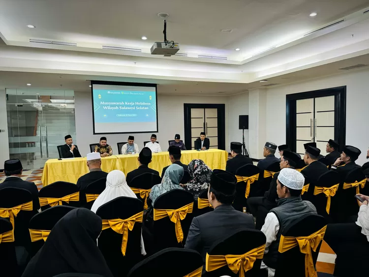 Prosesi pengukuhan pengurus DPW Hebitren Sulsel di kantor BI Sulsel